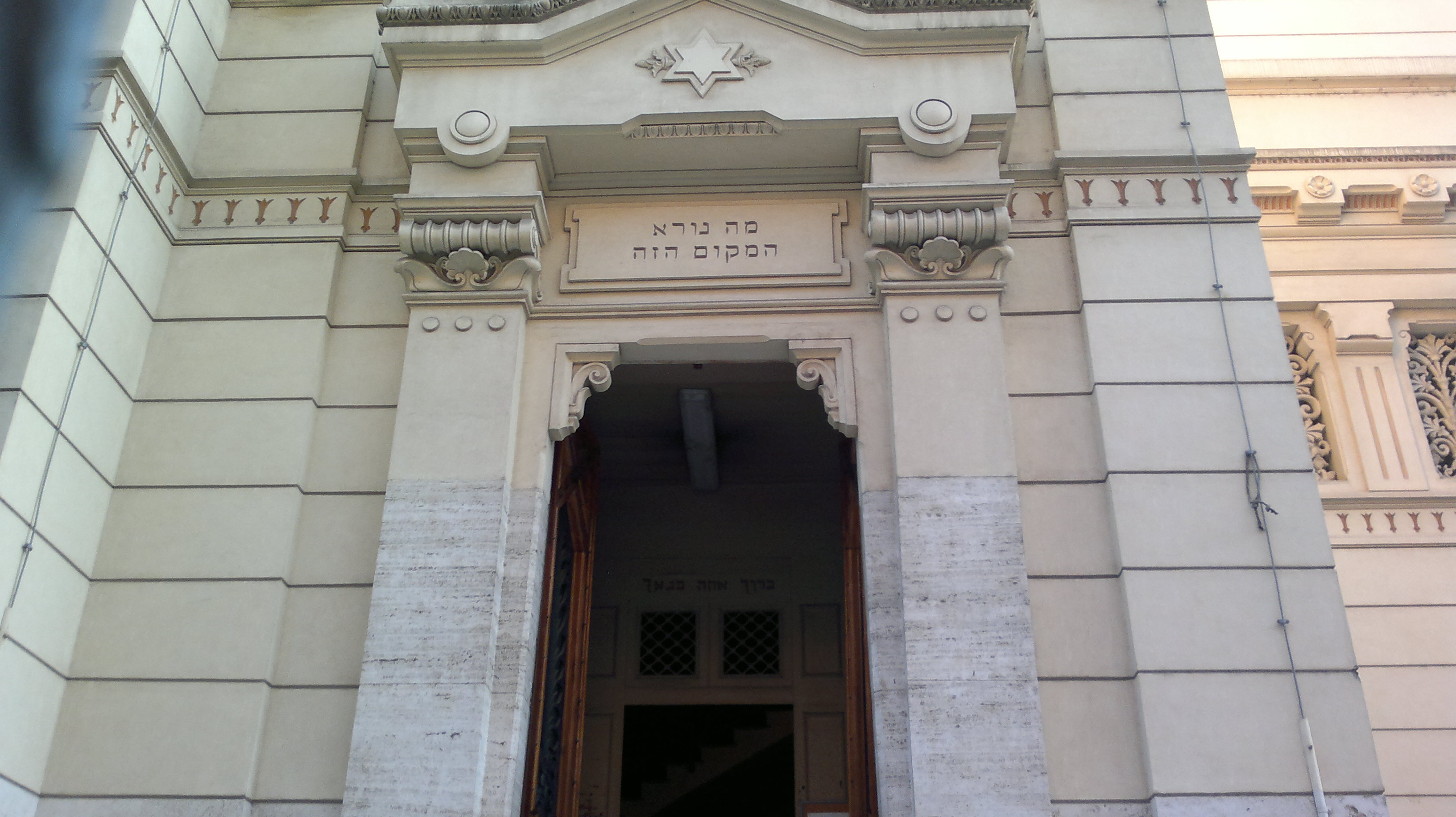 בית הכנסת הגדול ברומא. נשלחו ראשי חזיר