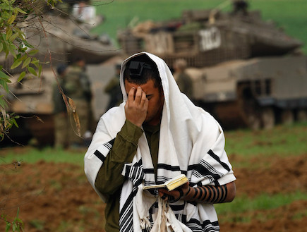 חייל שהתפלל נשלח לכלא