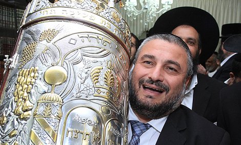 משה אבוטבול חוגג את ניצחונו