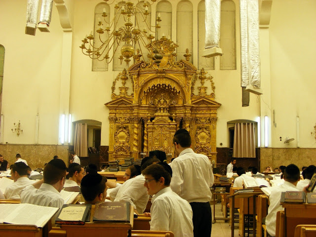 היכל הקודש בפוניבז'. מצופה זהב