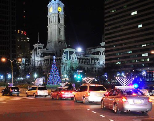 חג חנוכה בחיפה: העיר הוצפה בעצי אשוח