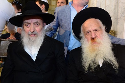 חכם משה (משמאל) עם הרב אשכנזי. צילום: COL
