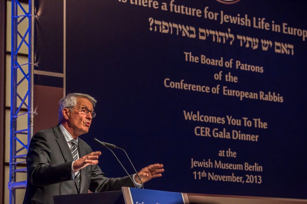 מזכיר הממשלה נושא דברים בכנס שעבר