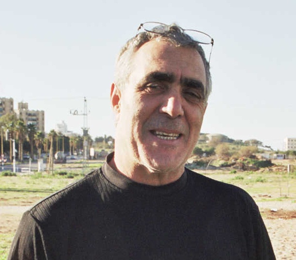 הפתעה: איש התקשורת ז'וז'ו אבוטבול נצפה חובש כיפה שחורה