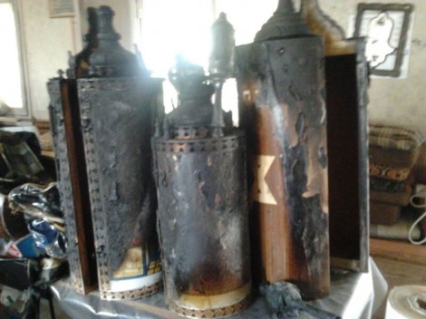 ספרי התורה השרופים