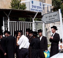 אייכלר: אין לחתום על שום מסמך בלשכת הגיוס!