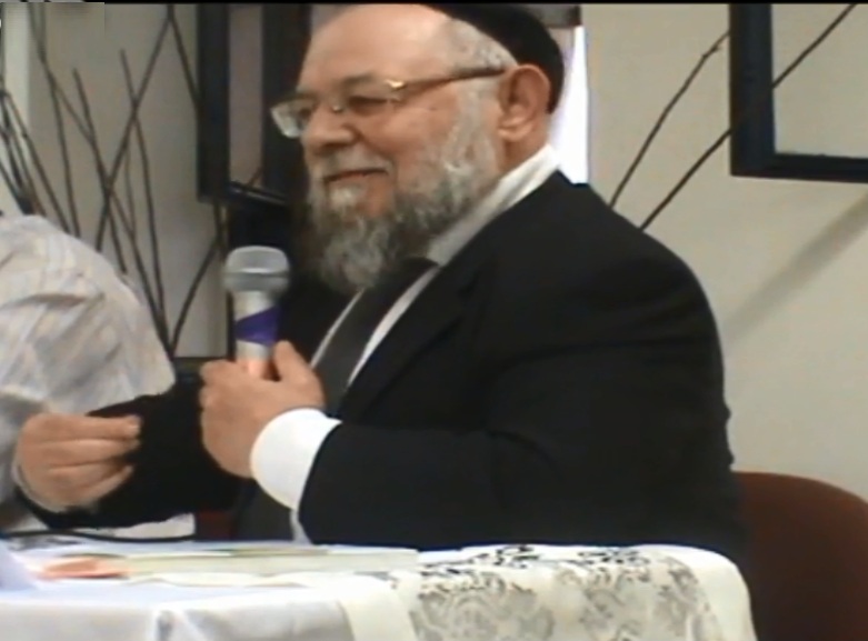 הרב גרילק נואם בכינוס (צילומסך)