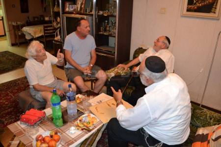 הרב וילס במפגש המרגש  (באדיבות "שיחת השבוע&qu