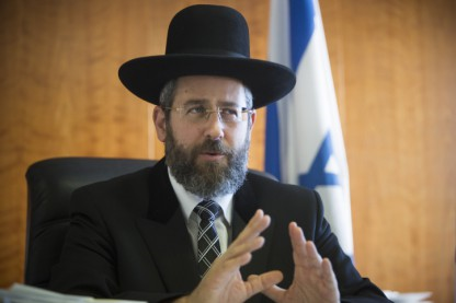 הרב לאו. מתנגד נחרצות לחוק