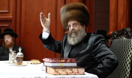 האדמו"ר מסאדיגורה חובש קולפיק. אילוסטרציה