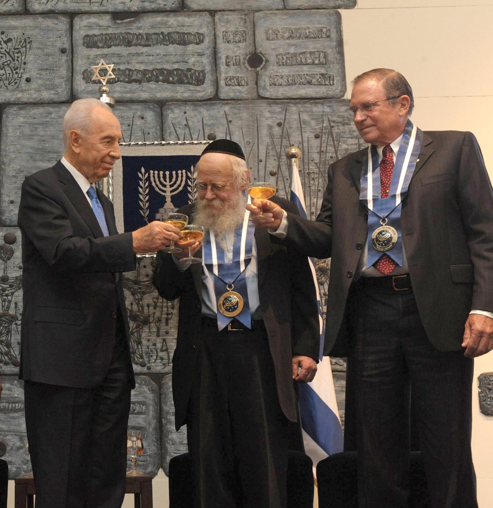 "הוויסקי הזה כשר?"