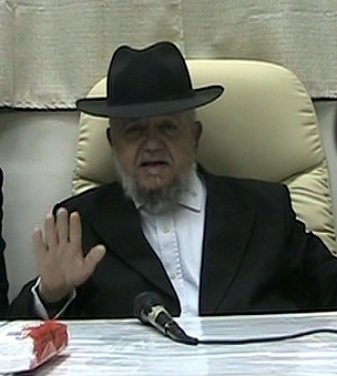 הגר"מ מאזוז תוקף את 'כת השאלים': "כמו מחבלות ערביות"