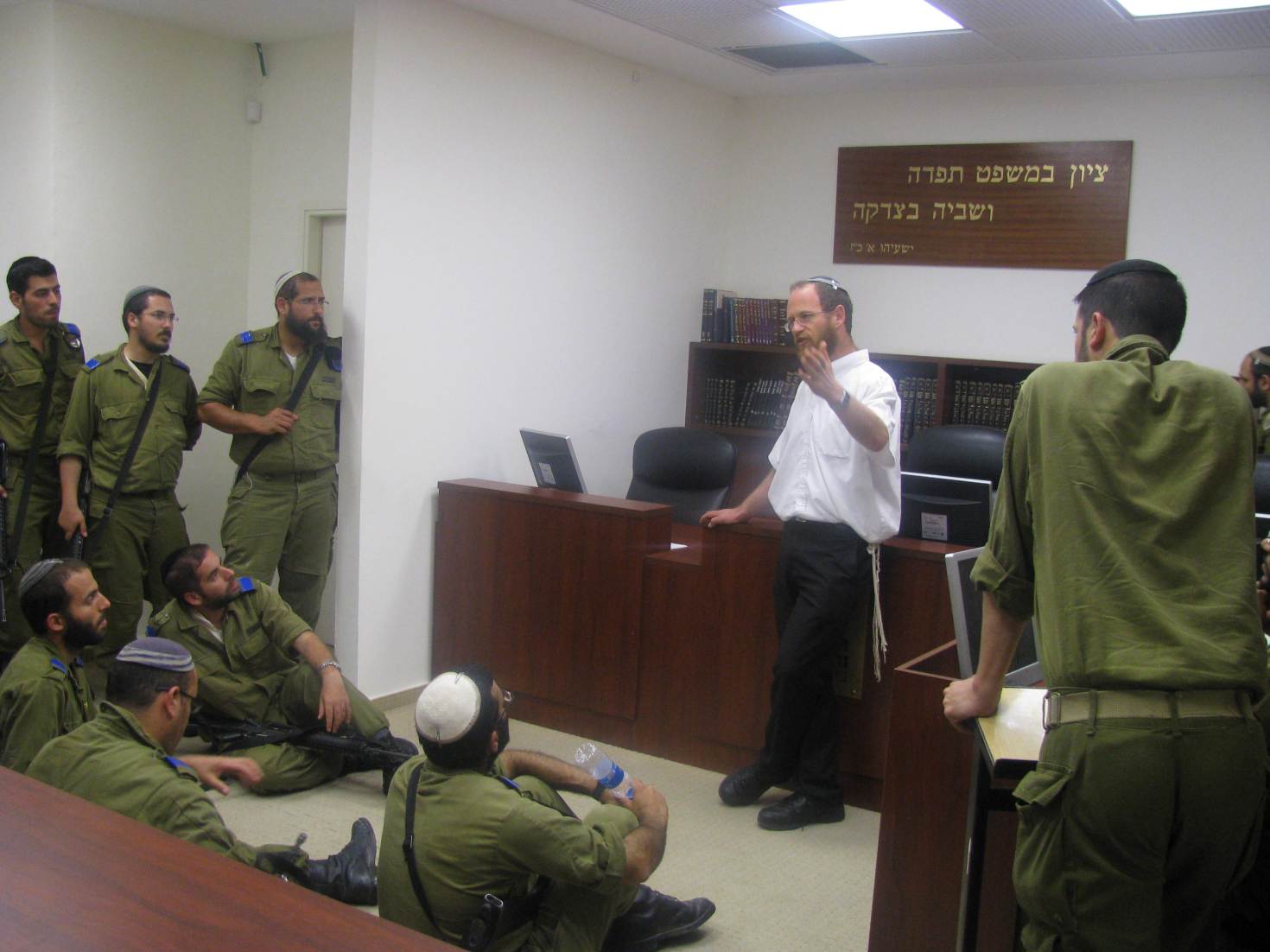 תא"ל רפי פרץ נואם בכינוס