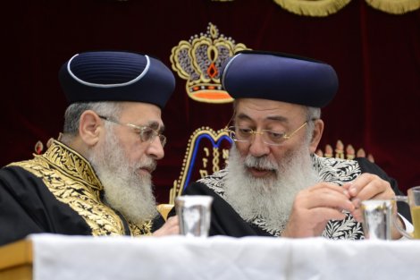 הרב יצחק יוסף עם הרב עמאר. חולקים