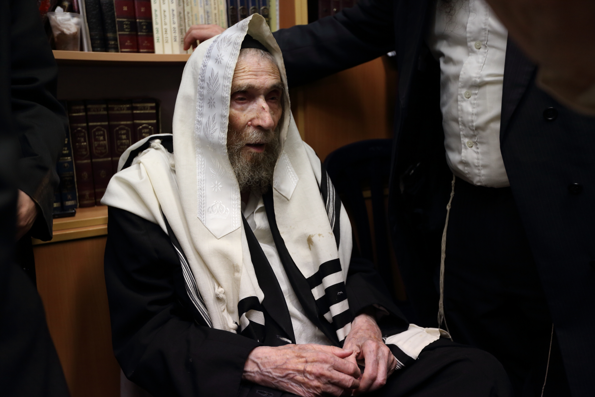 הגראי"ל: "לא שואלים שאלות על אבא"