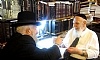 הרב טולדנו עם הגר"ש כהן. צילום: כיכר השבת