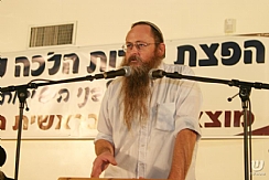 הרב יגאל קירשנזפט (צילום: שטורעם נט) (הגדל)