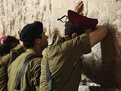 80 אחוז מהיהודים הישראלים - מאמינים בה'! (הגדל)