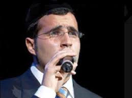 יעקב שוואקי שר בדביקות את הניגון החסידי "צמאה לך נפשי"