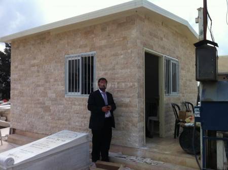 אוהל חדש הוקם על ציונו של רבינו