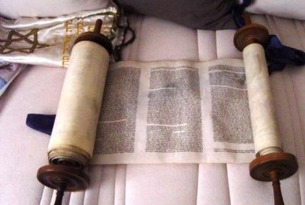 דרישה מרוסיה: "החזירו את ספרי התורה"