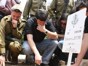 באחת ההלוויות הרבות. צילום: NRG