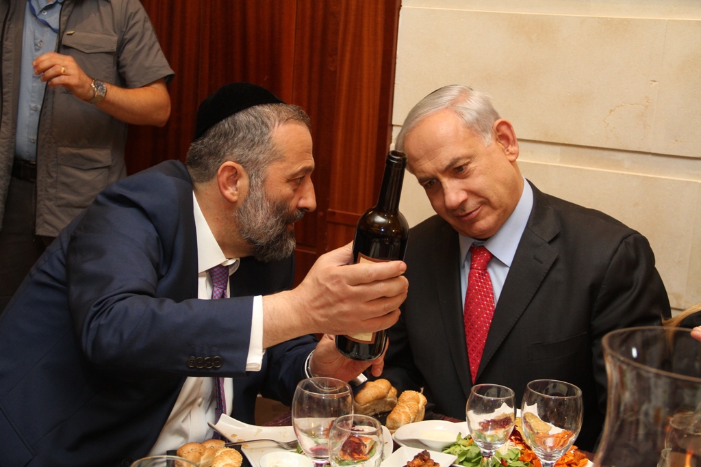 במשתה היין. צילום: כיכר השבת